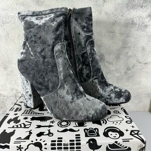 Bamboo Namaste Ankle Boots Womens 7.5 Crushed Velvet Zipper Chunky Heel Gray NEW